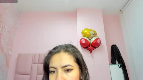 Snapshot of zarah_torres chatting on 09/22/25, 11:18 Zarah online show from 09/22/25, 11:18