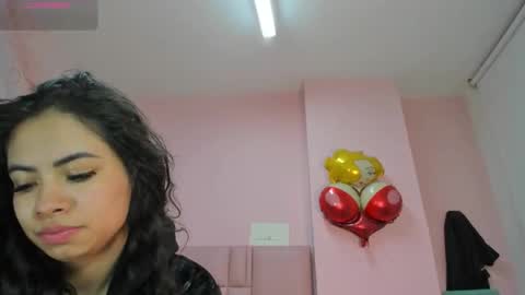 Snapshot of zarah_torres chatting on 10/08/25, 11:24 Zarah online show from 10/08/25, 11:24