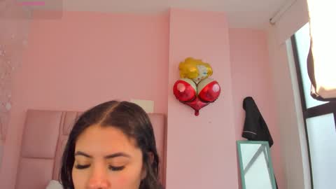 Snapshot of zarah_torres chatting on 11/29/25, 06:11 Zarah online show from 11/29/25, 06:11