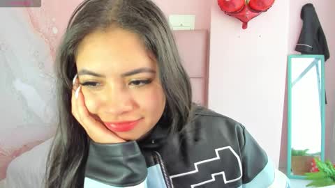 Snapshot of zarah_torres chatting on 11/30/25, 05:39 Zarah online show from 11/30/25, 05:39