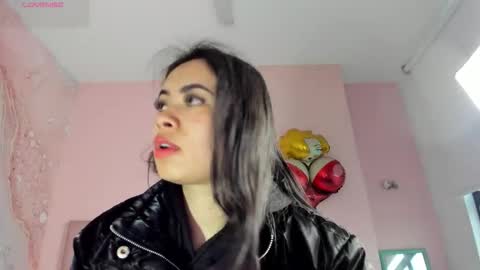 Snapshot of zarah_torres chatting on 12/16/25, 09:42 Zarah online show from 12/16/25, 09:42