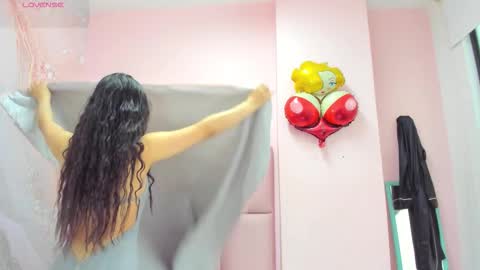 Snapshot of zarah_torres chatting on 12/22/25, 09:45 Zarah online show from 12/22/25, 09:45