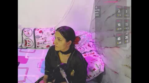 Snapshot of zaraluxx chatting on 01/06/26, 12:25 zaraluxx online show from 01/06/26, 12:25
