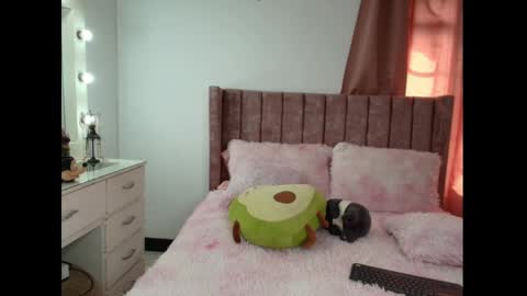 ZaraQuiinn online show from 02/18/25, 08:03