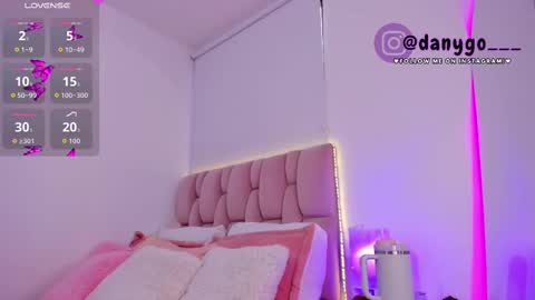 Snapshot of zarianaevanz chatting on 09/24/25, 10:13 Zariana online show from 09/24/25, 10:13