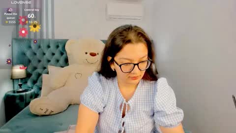 Snapshot of zarifabevi chatting on 10/18/25, 02:07 Zarifa online show from 10/18/25, 02:07