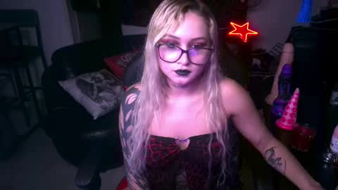 Snapshot of zarina_hell chatting on 04/06/26, 10:22 sweta online show from 04/06/26, 10:22