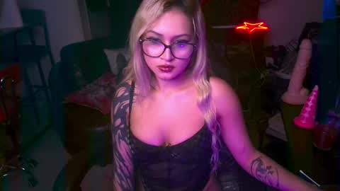 Snapshot of zarina_hell chatting on 04/07/26, 08:09 sweta online show from 04/07/26, 08:09