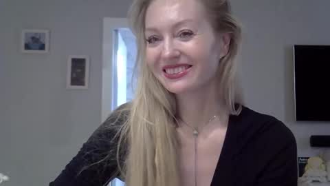 Zarina Swift online show from 10/18/25, 11:11