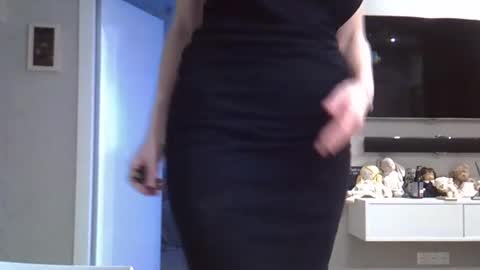 Snapshot of zarinaswift chatting on 10/25/25, 10:34 Zarina Swift online show from 10/25/25, 10:34