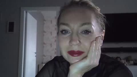 Snapshot of zarinaswift chatting on 11/01/25, 10:06 Zarina Swift online show from 11/01/25, 10:06