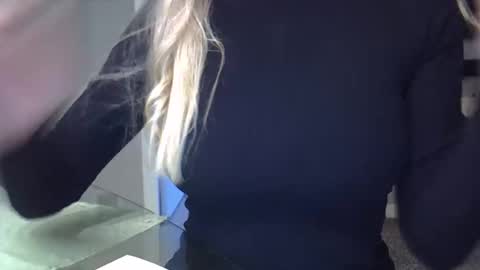 Snapshot of zarinaswift chatting on 11/04/25, 11:09 Zarina Swift online show from 11/04/25, 11:09