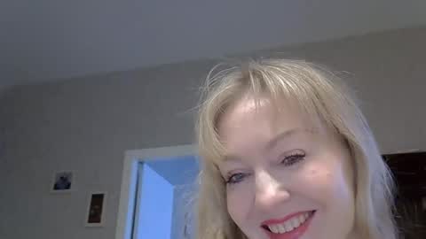 Snapshot of zarinaswift chatting on 01/15/26, 04:39 Zarina Swift online show from 01/15/26, 04:39