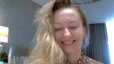 Zarina Swift online show from 05/22/26, 04:19