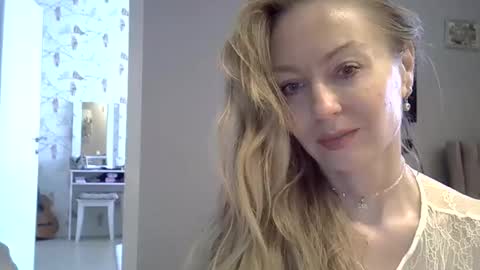 Zarina Swift online show from 05/27/26, 06:32