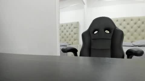 Zarina Waynne online show from 11/24/25, 08:19