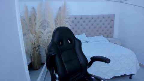 Zarina Waynne online show from 12/14/25, 07:40