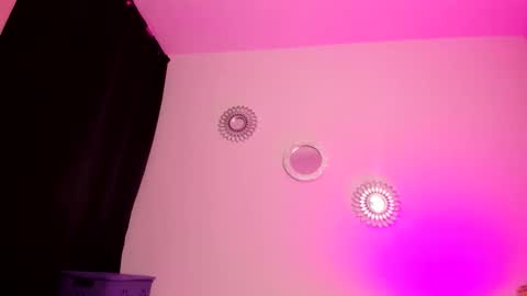 Snapshot of zaritha_li chatting on 10/18/25, 10:16 Zaritha Li online show from 10/18/25, 10:16