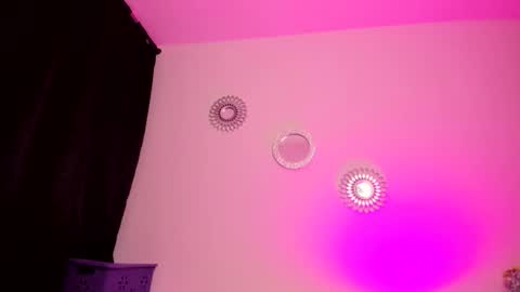 Zaritha Li online show from 11/06/25, 10:27