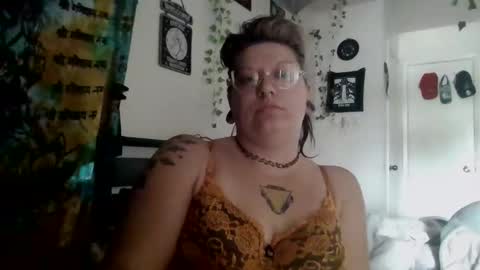 Snapshot of zawmbiemoonz chatting on 04/22/26, 07:26 zawmbiemoonz online show from 04/22/26, 07:26