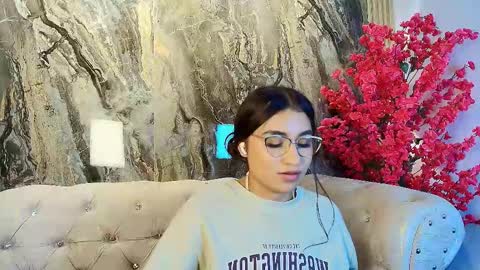 Snapshot of zayda_ chatting on 03/08/25, 01:39 Zayda online show from 03/08/25, 01:39