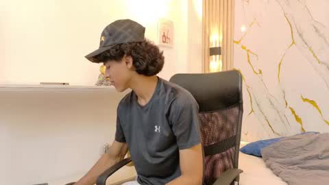 Snapshot of zayn_fox32 chatting on 06/06/26, 06:56 Zayn online show from 06/06/26, 06:56