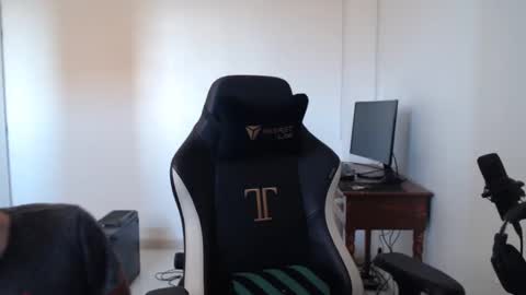 Snapshot of zazou3113 chatting on 12/16/24, 08:31 Grizzly Bear online show from 12/16/24, 08:31