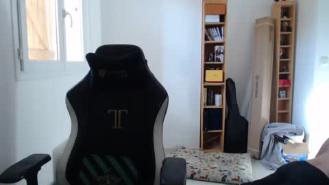 Snapshot of zazou3113 chatting on 09/25/25, 08:40 Grizzly Bear online show from 09/25/25, 08:40