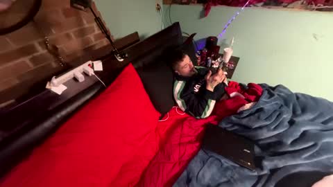 Snapshot of zbud1992 chatting on 02/08/25, 10:39 zbud1992 online show from 02/08/25, 10:39