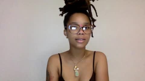 Snapshot of zeeafterdark chatting on 07/23/26, 01:42 zeeafterdark online show from 07/23/26, 01:42