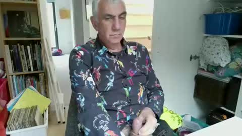 zeep16 online show from 10/18/25, 12:17