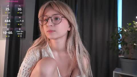 Avi online show from 10/24/25, 01:07