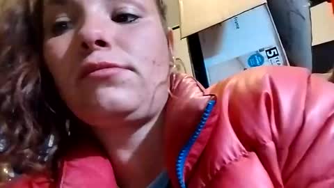 Snapshot of zellelajay2009 chatting on 10/28/25, 06:06 KENDAL Kaylee online show from 10/28/25, 06:06