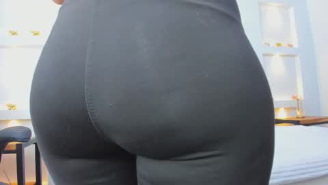 Zenda Evans online show from 03/05/26, 04:19