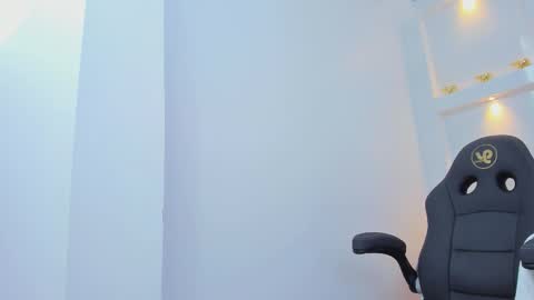 Zenda Evans online show from 03/19/26, 03:43