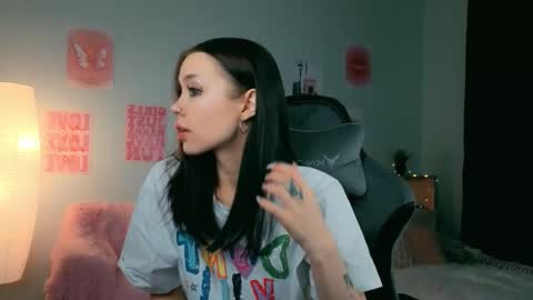 Snapshot of zeneexe chatting on 02/12/26, 07:20 Lara online show from 02/12/26, 07:20