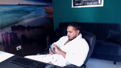 zenobaro online show from 10/12/25, 12:15