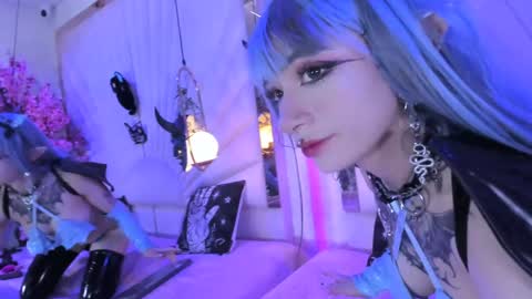 Snapshot of zephirah_abney chatting on 12/05/24, 02:11 online show from 12/05/24, 02:11