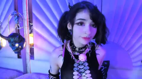 Snapshot of zephirah_abney chatting on 02/11/25, 07:48 online show from 02/11/25, 07:48