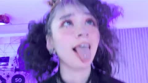 Snapshot of zephirah_abney chatting on 12/19/25, 03:19 online show from 12/19/25, 03:19