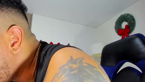 Snapshot of zeus_strong93 chatting on 12/11/24, 11:43 zeus strong online show from 12/11/24, 11:43