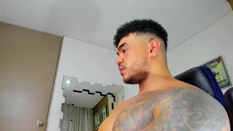 Snapshot of zeus_strong93 chatting on 03/06/25, 12:00 zeus strong online show from 03/06/25, 12:00