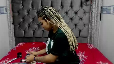 Snapshot of zeynep_20_ chatting on 11/14/25, 12:48 zeynep_20_ online show from 11/14/25, 12:48