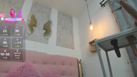 ZHAMIRA  ANDRES online show from 09/24/25, 10:35