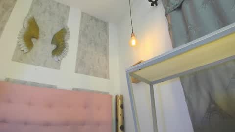 ZHAMIRA  ANDRES online show from 12/16/25, 10:04