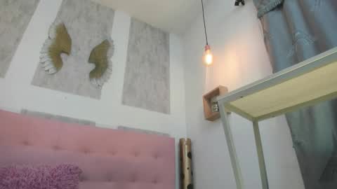 ZHAMIRA  ANDRES online show from 12/18/25, 12:06