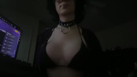 Snapshot of zielloos chatting on 10/06/25, 10:40 Zielloos online show from 10/06/25, 10:40