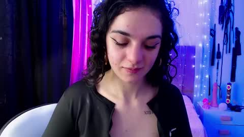 Snapshot of zoe_0111 chatting on 12/19/24, 02:02 zoe_0111 online show from 12/19/24, 02:02