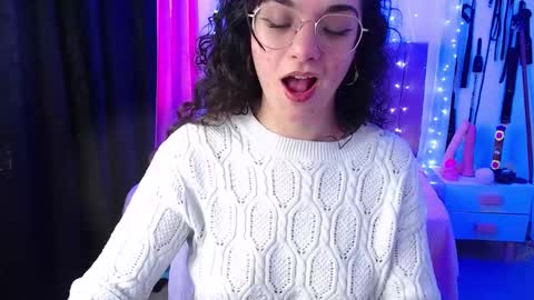 Snapshot of zoe_0111 chatting on 12/21/24, 04:36 zoe_0111 online show from 12/21/24, 04:36