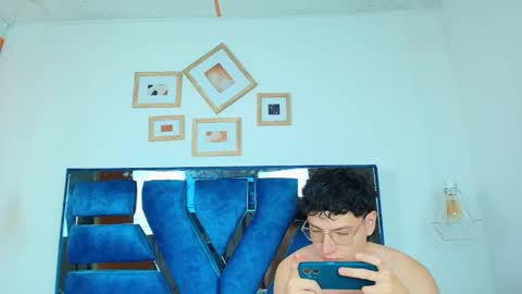 Snapshot of zoe_and_dylan_ chatting on 01/14/26, 12:44 Zoe and dylan online show from 01/14/26, 12:44